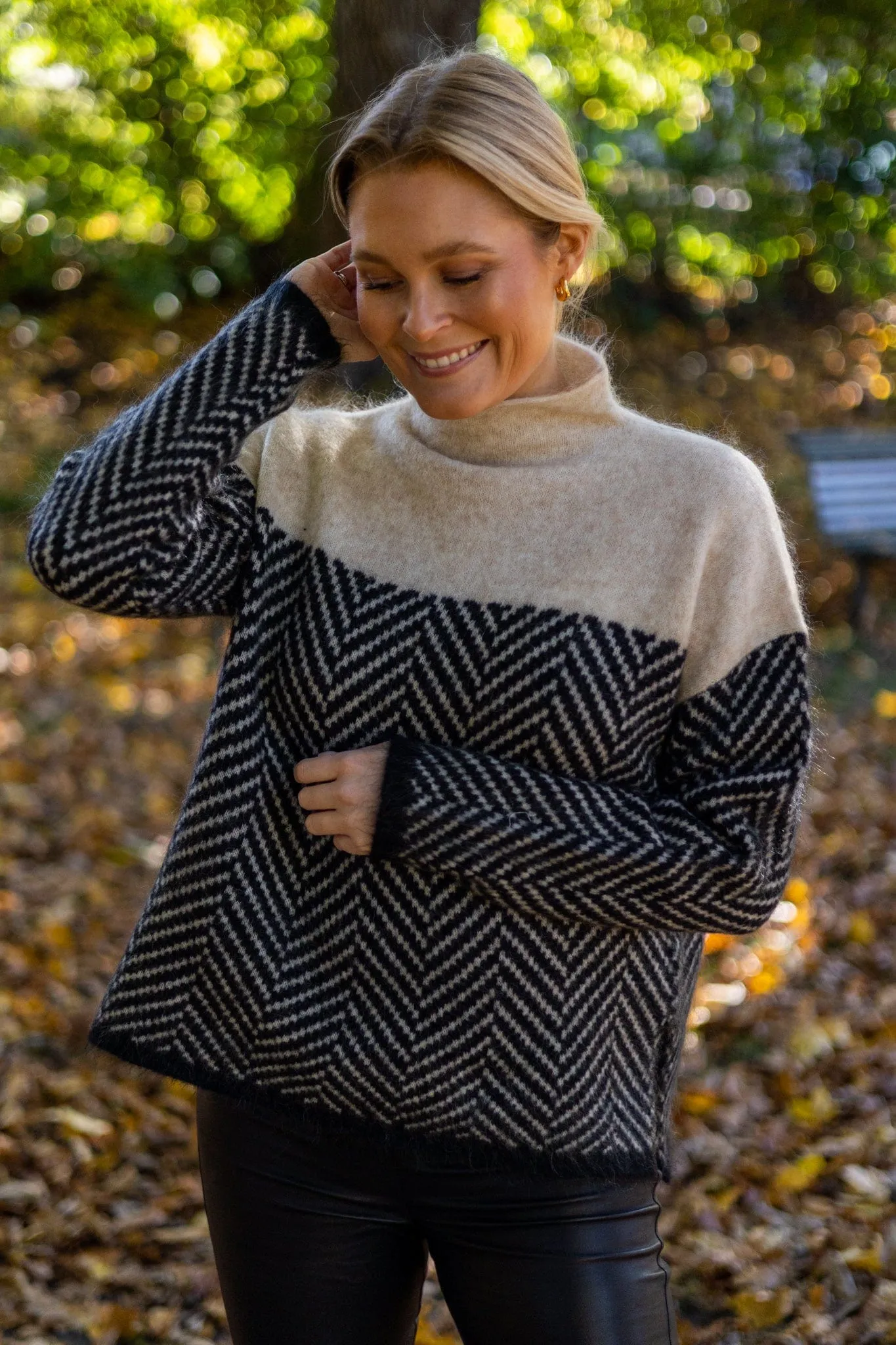 ALICE™ | Cozy Contrast Turtleneck Sweater